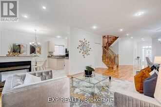 12 Tormina Ct in Markham, ON - Building Photo - Building Photo