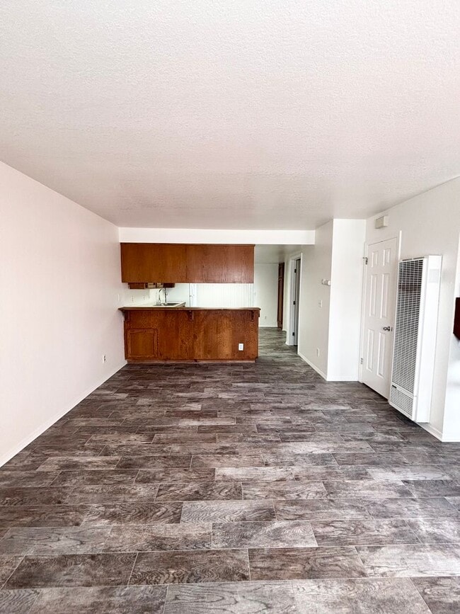 807 W Walnut Ave in Lompoc, CA - Building Photo - Building Photo