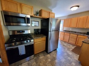 921 Darling Ave in Alexandria, MN - Foto de edificio - Building Photo