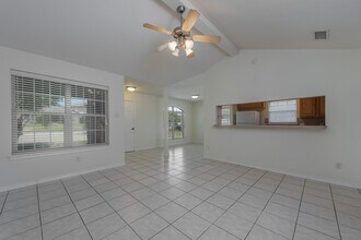 1425 Western Oaks Ct in Bryan, TX - Foto de edificio - Building Photo