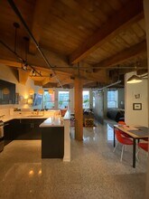 1408 12th Ave, Unit 204 in Seattle, WA - Foto de edificio - Building Photo