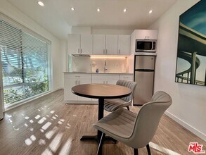 5805 W 8th St in Los Angeles, CA - Building Photo - Building Photo