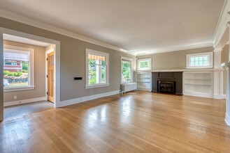 6017 Sycamore Ave NW in Seattle, WA - Building Photo - Building Photo