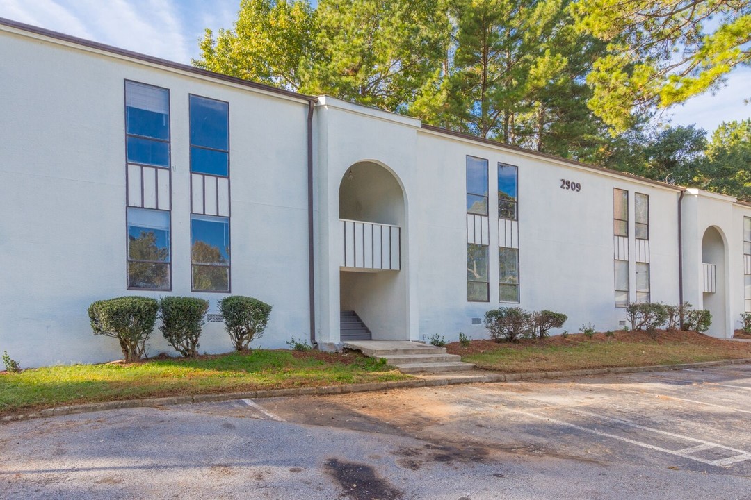 Villas Apartments in Atlanta, GA - Building Photo