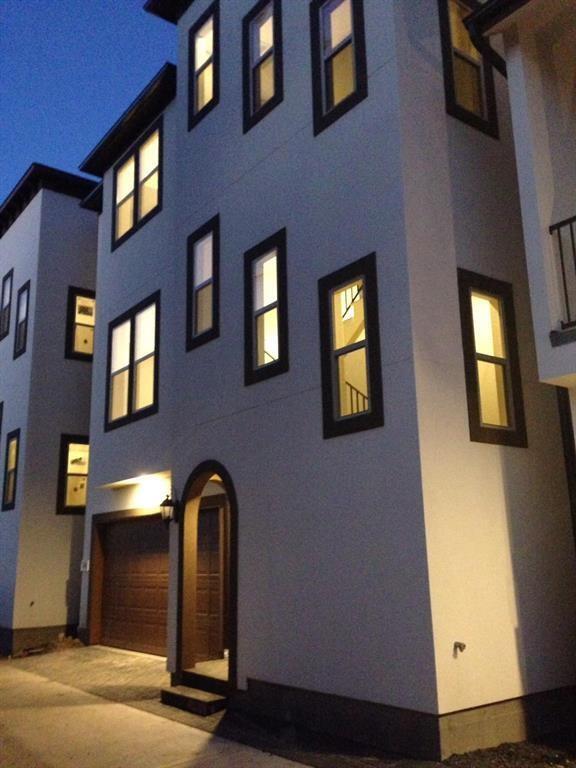 property at 1031 W 21st St