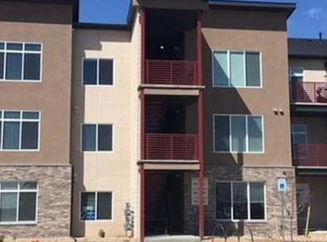 2980 Kincaid Dr, Unit 108 in Loveland, CO - Building Photo - Building Photo