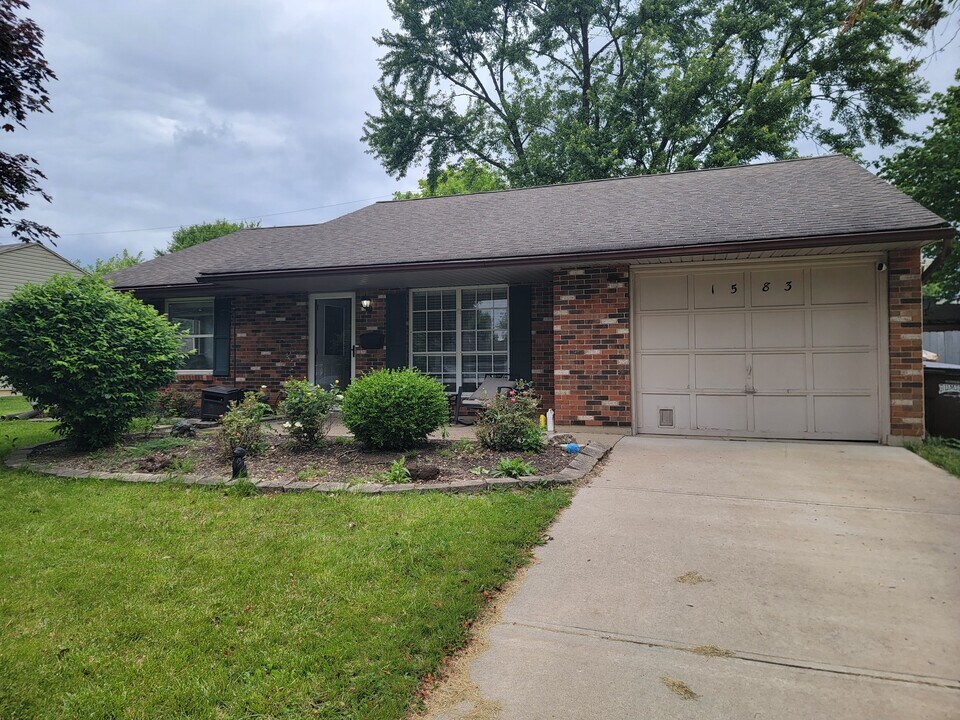 1583 Roxbury Dr in Xenia, OH - Building Photo