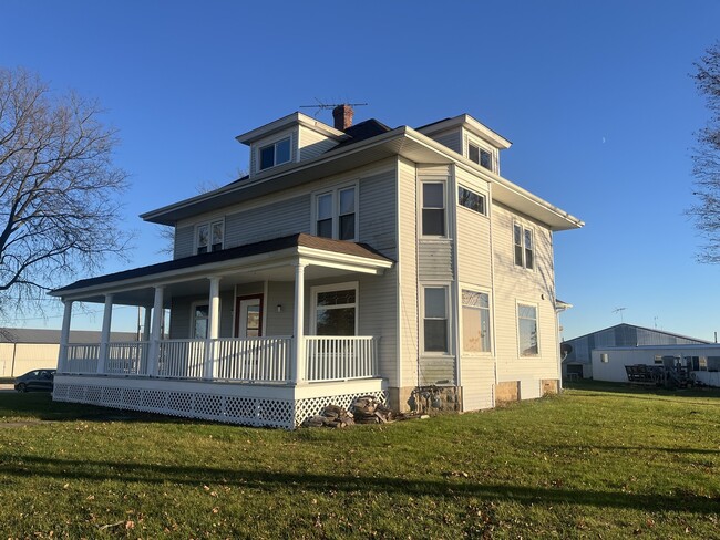 4076 IL-71 in Sheridan, IL - Building Photo - Building Photo