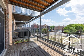 1533 W Warren Blvd, Unit 407 in Chicago, IL - Foto de edificio - Building Photo