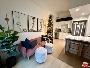 5561 1/2 El Canon Ave in Los Angeles, CA - Building Photo - Building Photo