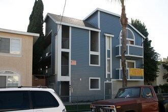 Sixteenth Street Apartments in Long Beach, CA - Foto de edificio - Building Photo