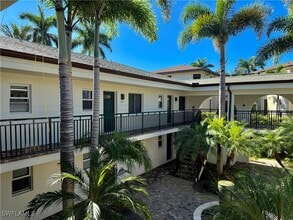 960 7th St S in Naples, FL - Building Photo - Building Photo