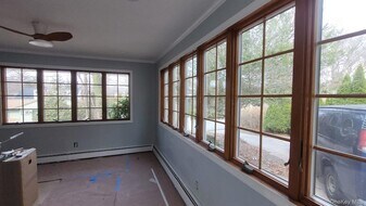 8 Dee Pl in Huntington Station, NY - Building Photo