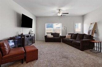 13701 Roosevelt Arch Dr in Ponder, TX - Foto de edificio - Building Photo