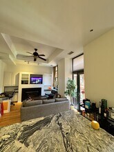 208 W Washington St in Chicago, IL - Building Photo - Building Photo