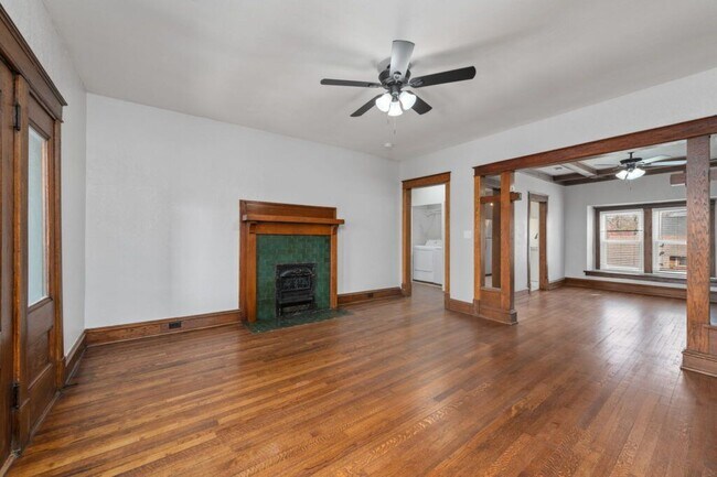 COLONIAL in Kansas City, MO - Foto de edificio - Building Photo