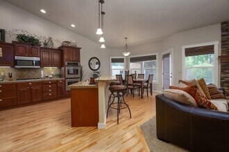 1636 E Fireside Dr in Meridian, ID - Building Photo - Building Photo