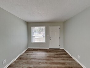 2917 Cesery Blvd in Jacksonville, FL - Building Photo - Building Photo