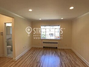 70 St Paul St in Brookline, MA - Building Photo - Building Photo