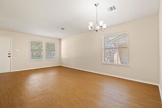 1116 Miss Kimberly's Ln in Pflugerville, TX - Foto de edificio - Building Photo