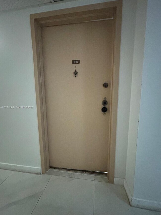 4152 Inverrary Dr-Unit -106 in Lauderhill, FL - Building Photo - Building Photo