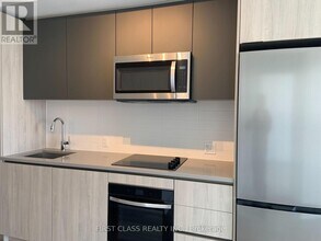 5858 Yonge St in Toronto, ON - Building Photo - Building Photo