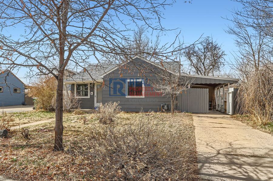 755 Newark St in Aurora, CO - Foto de edificio