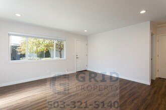 2943-2947 NE Everett St-Unit -2943 in Portland, OR - Building Photo - Building Photo