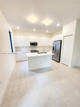 4583 NW 83rd Pl in Doral, FL - Building Photo - Building Photo