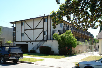 401 Chester St in Glendale, CA - Building Photo - Building Photo