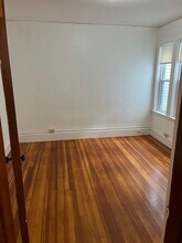 24 Sheffield Rd, Unit 2 in Boston, MA - Foto de edificio - Building Photo