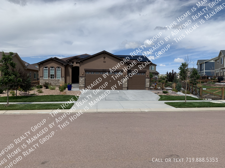 7215 Rim Bluff Ln in Colorado Springs, CO - Building Photo