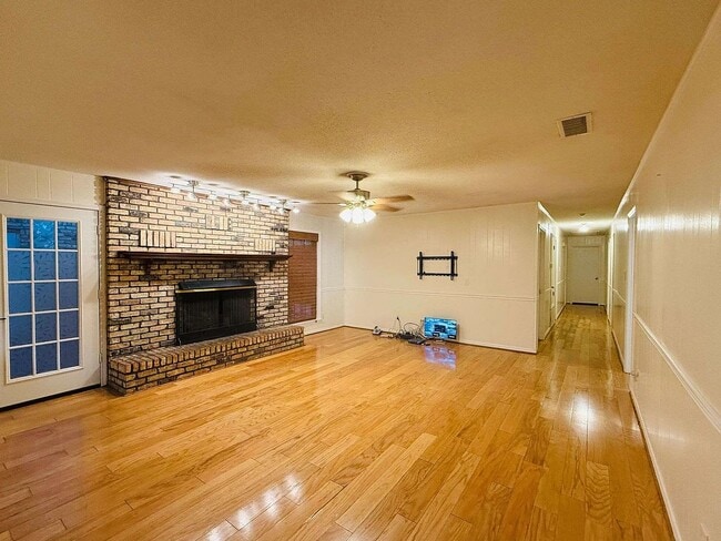 814 Pinemont Dr in Mobile, AL - Building Photo - Building Photo
