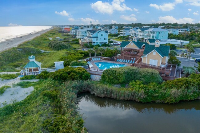 3326 St James Dr SE in Southport, NC - Building Photo - Building Photo