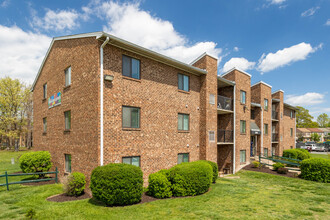 Mallard Court Apartments in Alexandria, VA - Foto de edificio - Building Photo