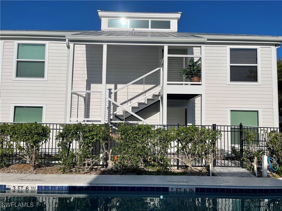 254 6th Ave S in Naples, FL - Building Photo