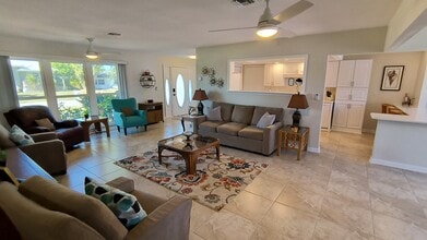 910 Juno Dr in Punta Gorda, FL - Foto de edificio - Building Photo