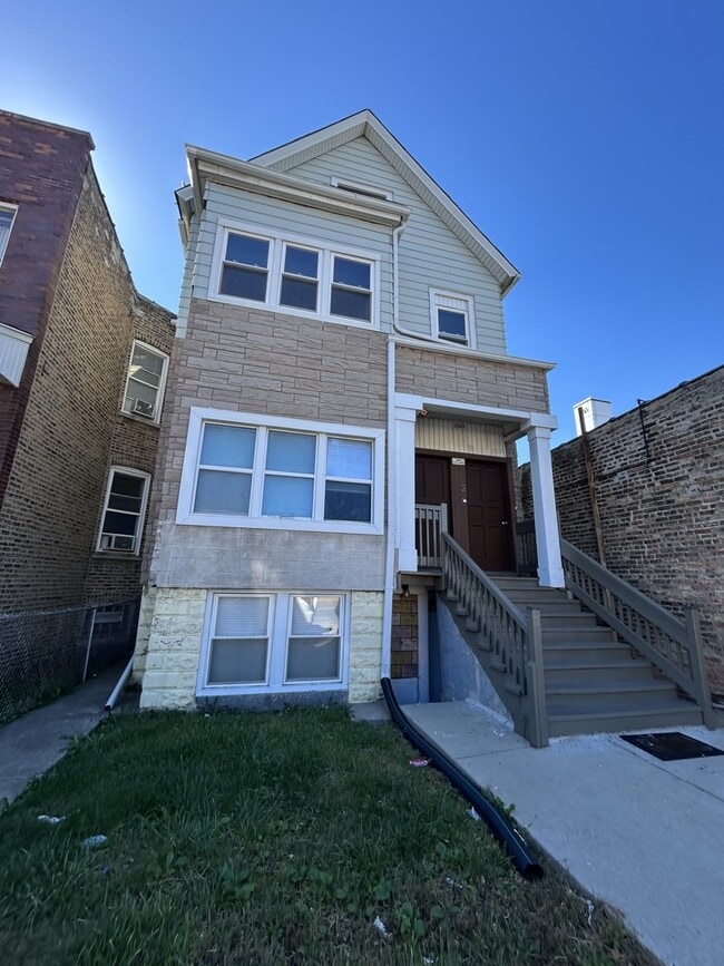 3532 N Elston Ave in Chicago, IL - Building Photo - Building Photo
