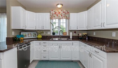 1105 NW Gabus Cir in Grimes, IA - Building Photo - Building Photo