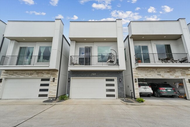 property at 707 Apogee Trl