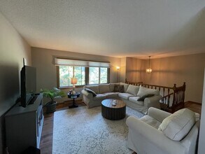 939 Sherwood Rd in Shoreview, MN - Building Photo - Building Photo