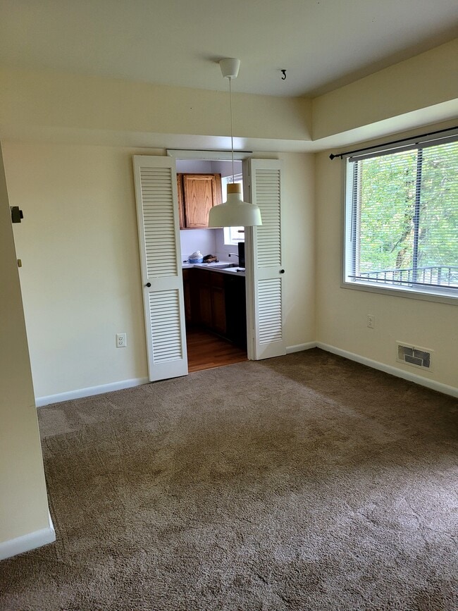 10684 Weymouth St in Bethesda, MD - Building Photo - Building Photo