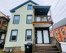 122 Smith St in Poughkeepsie, NY - Building Photo