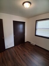 4976 N 47th St, Unit Duplex in Milwaukee, WI - Foto de edificio - Building Photo