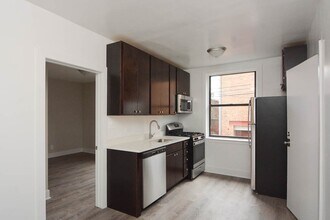 2334.5 N Spaulding Ave in Chicago, IL - Foto de edificio - Building Photo