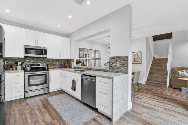 1546 Yellowheart Way in Hollywood, FL - Building Photo - Building Photo