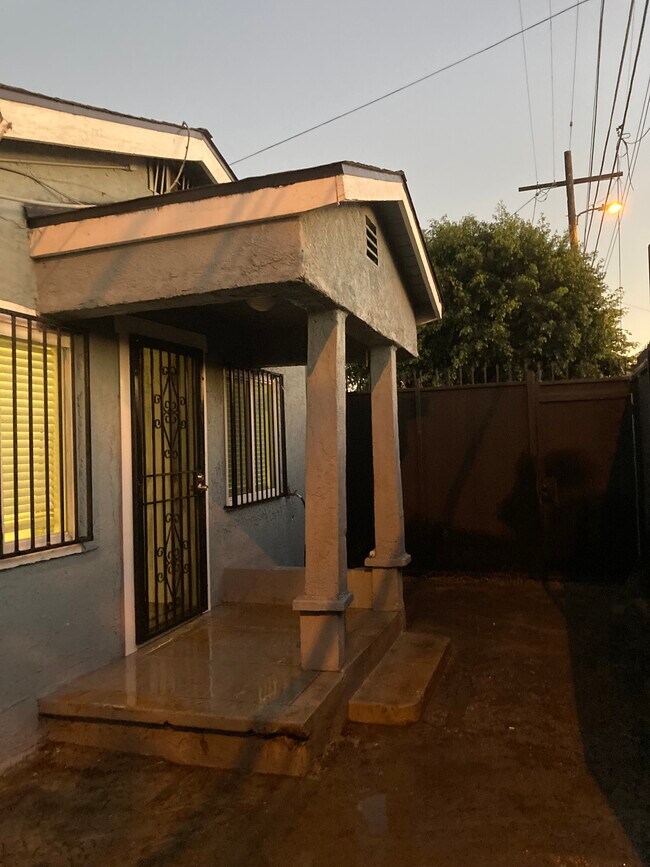 8765 S San Pedro St, Unit 3 in Los Angeles, CA - Building Photo - Building Photo