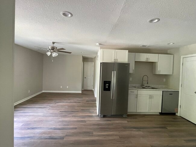 102 Dylan Dr in Glennville, GA - Building Photo - Building Photo