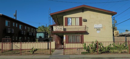 300 W Cleveland Ave in Las Vegas, NV - Building Photo - Building Photo