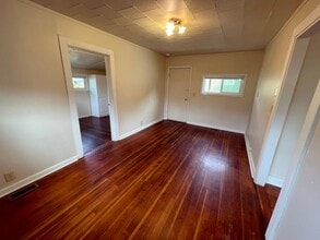 2406 N Russet St in Portland, OR - Building Photo - Building Photo